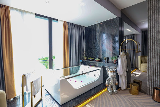 Room Detail