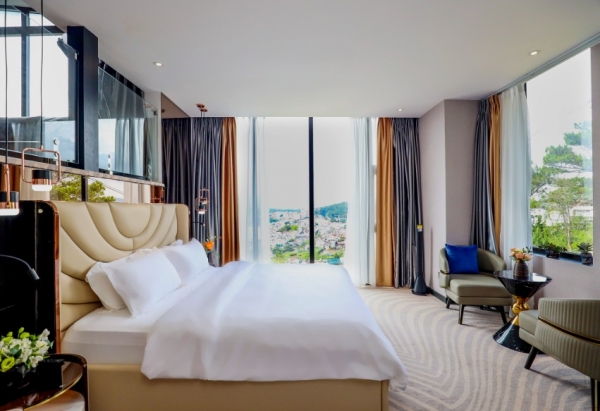 DUPLEX SUITE BALCONY